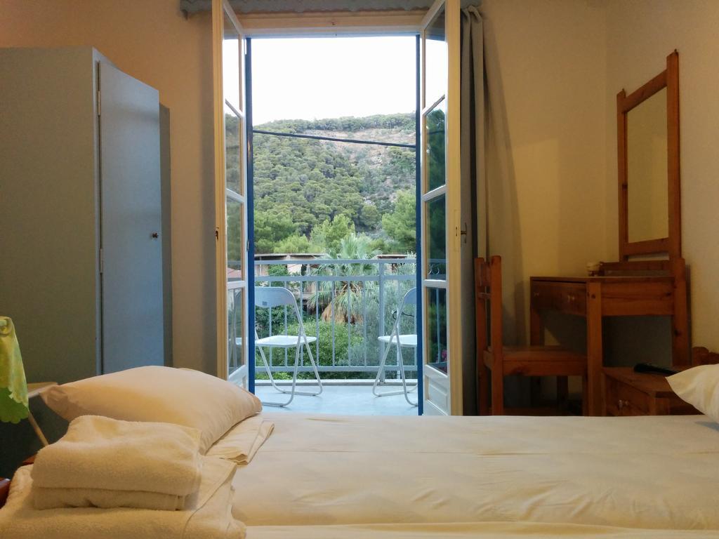 Panos Studios Poros Town Esterno foto