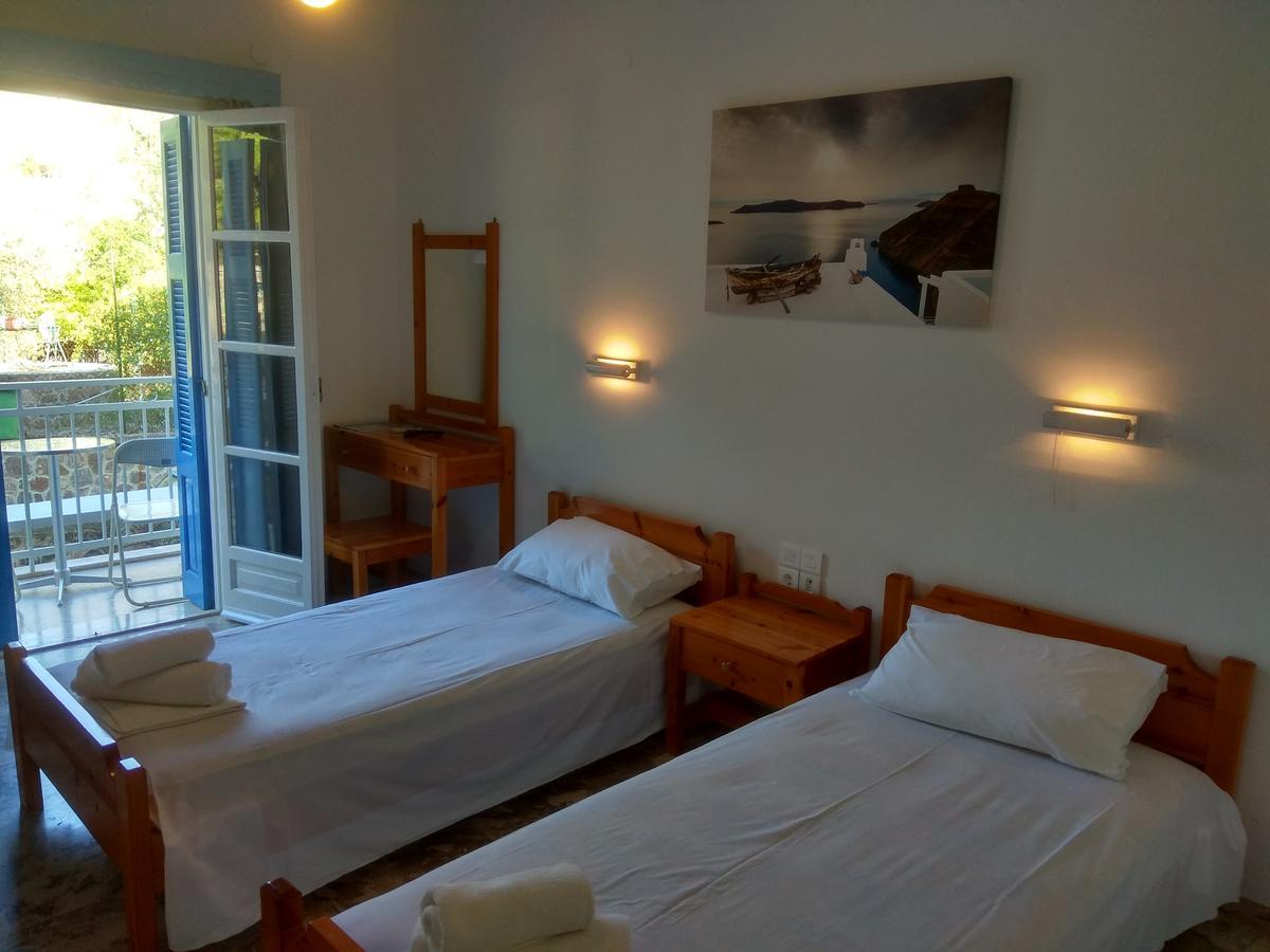 Panos Studios Poros Town Esterno foto