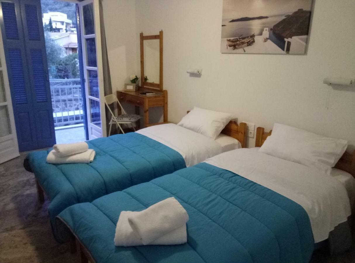 Panos Studios Poros Town Esterno foto